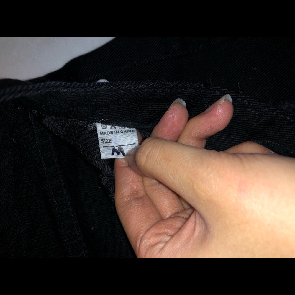 Short shorts - Picture 2 of 2